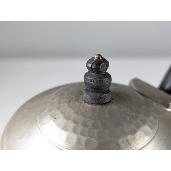 1930s Hammered Pewter lidded jug, vintage metal decorative arts and crafts hot - Picture 6 of 10